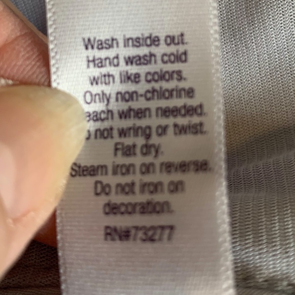 JENNIFER LOPEZ SILVER & GRAY DRESSY. SS TEE SIZE LARGE - Picture 6 of 6